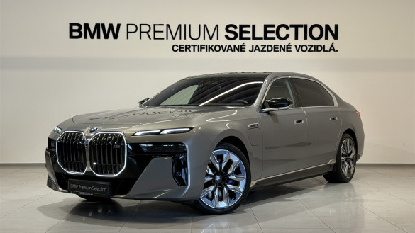 BMW M760e xDrive Sedan