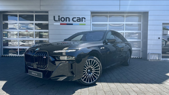 BMW M760e xDrive Sedan