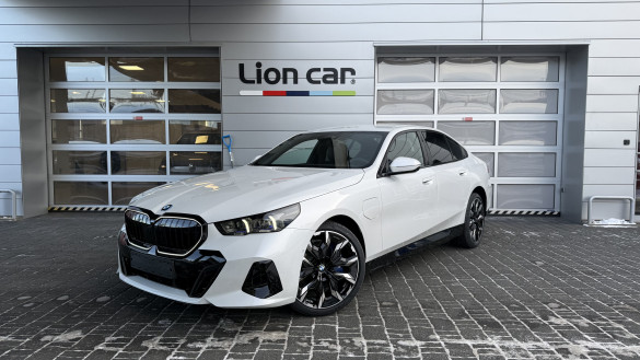 BMW 550e xDrive Sedan